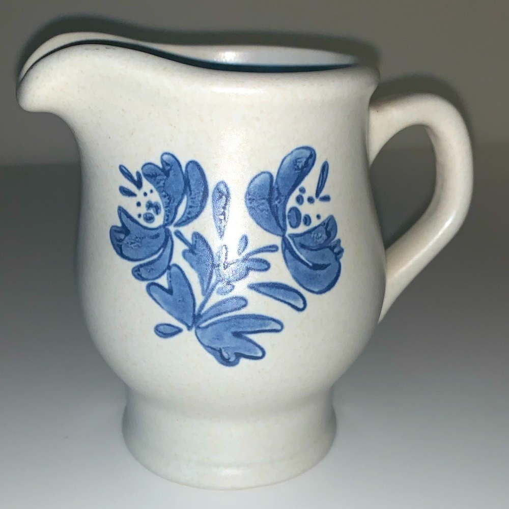 ☀️Pfaltzgraff Yorketowne Stoneware Creamer Pitcher